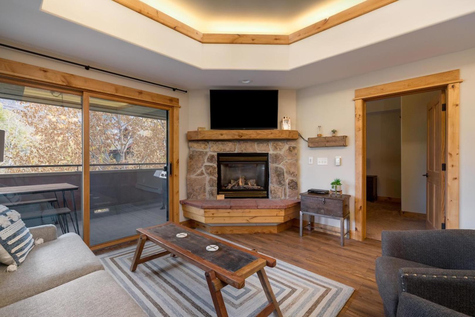 #1012 - Walk To Ski, Newly Remodeled Mountain View Condo With Pool Steamboat Springs Exterior foto